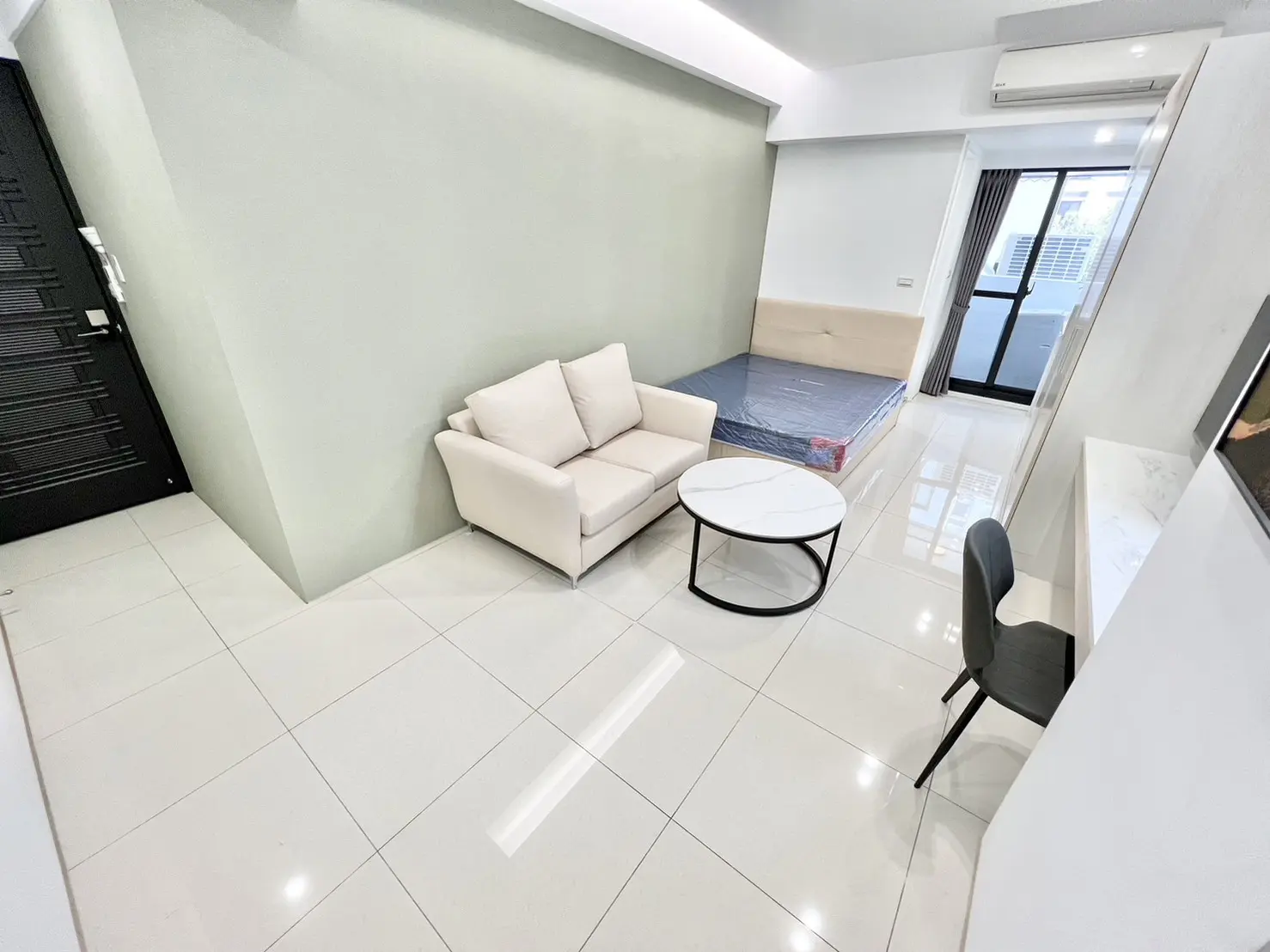 S 38158356 0