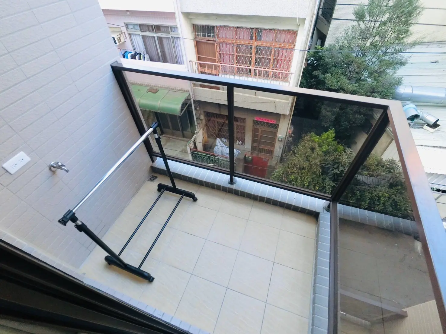 S 107897404 0