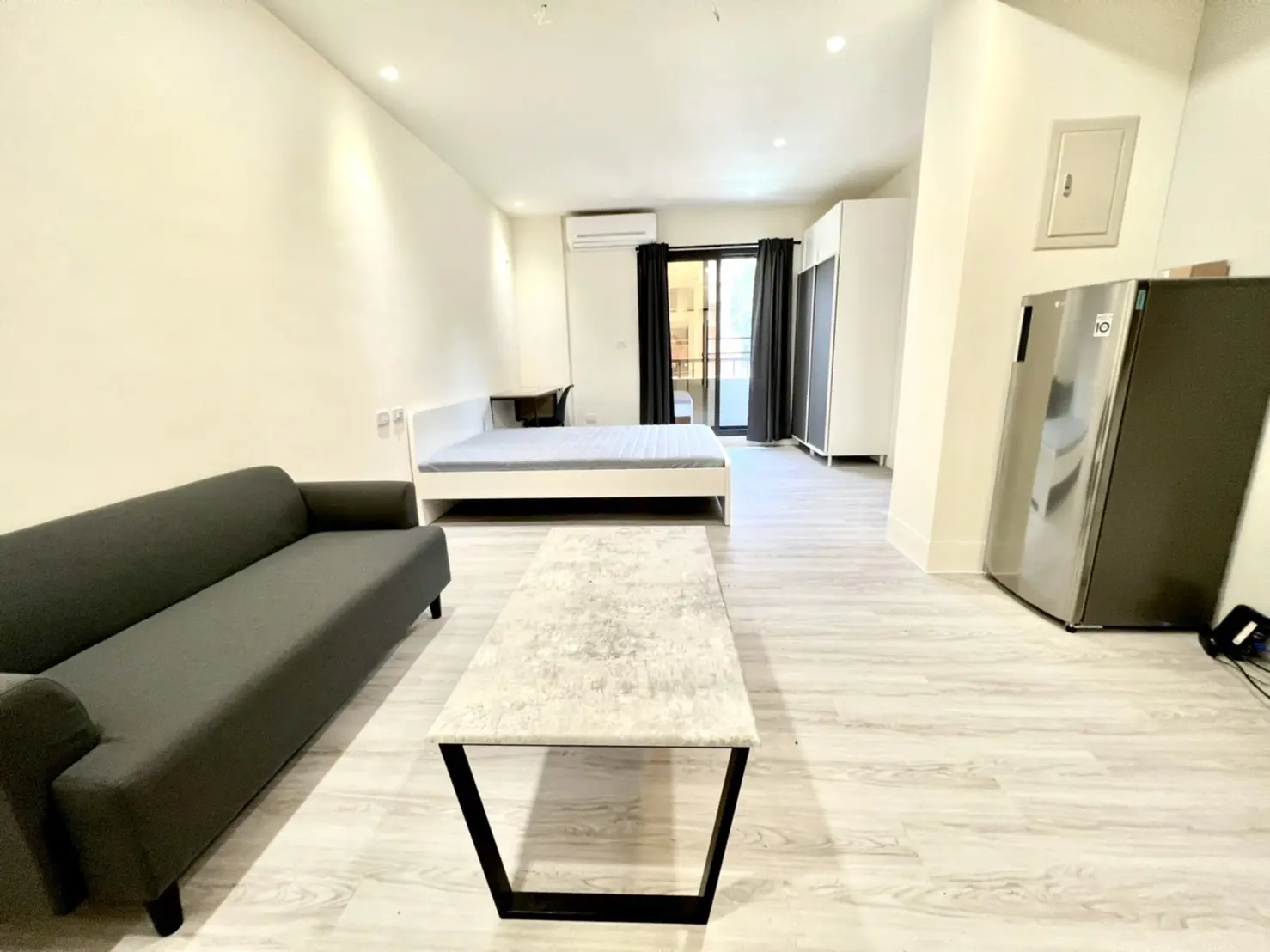 S 48849686 0