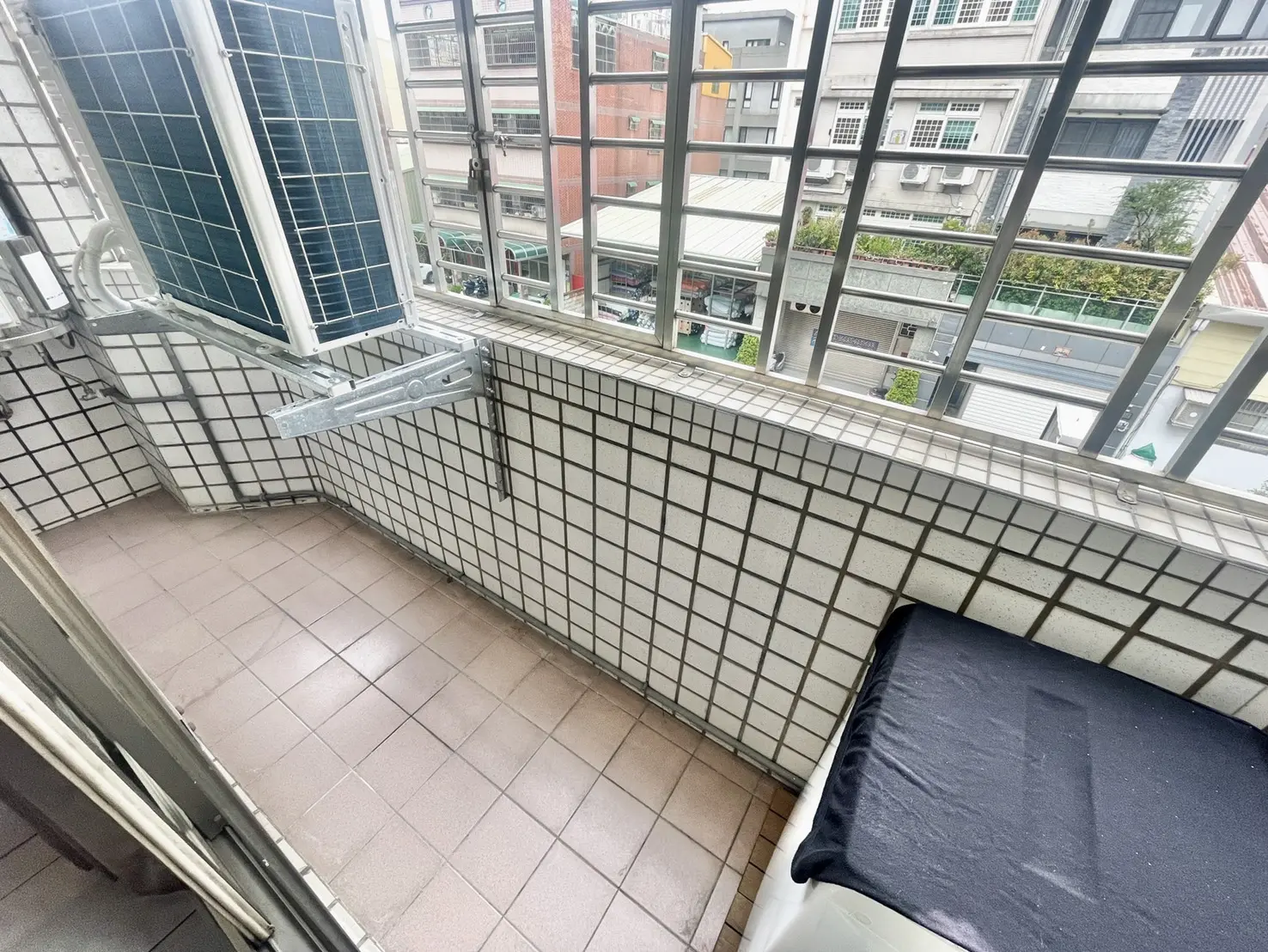 S 73687159 0