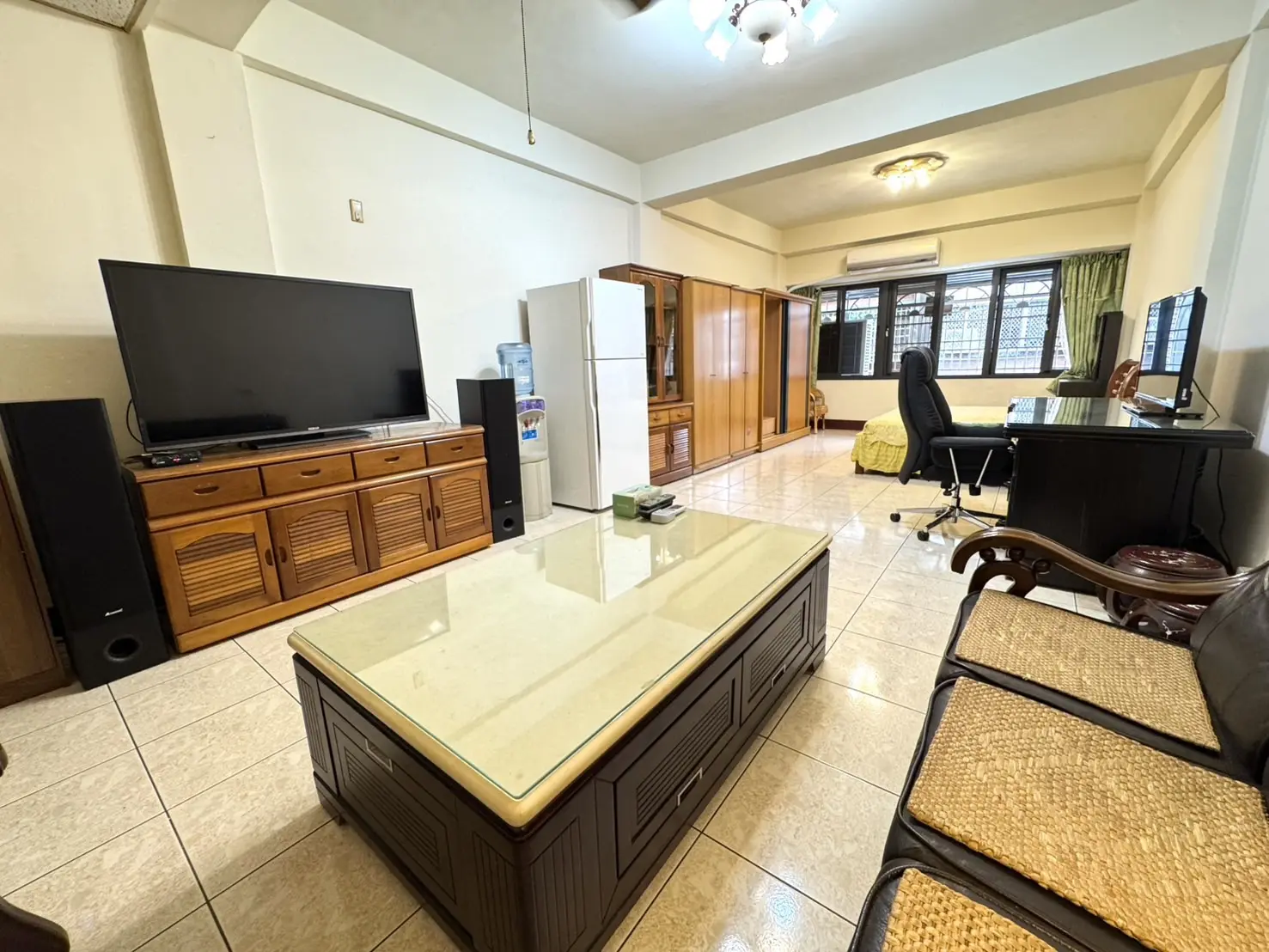 北區 太原八街6*號(爬梯透套)