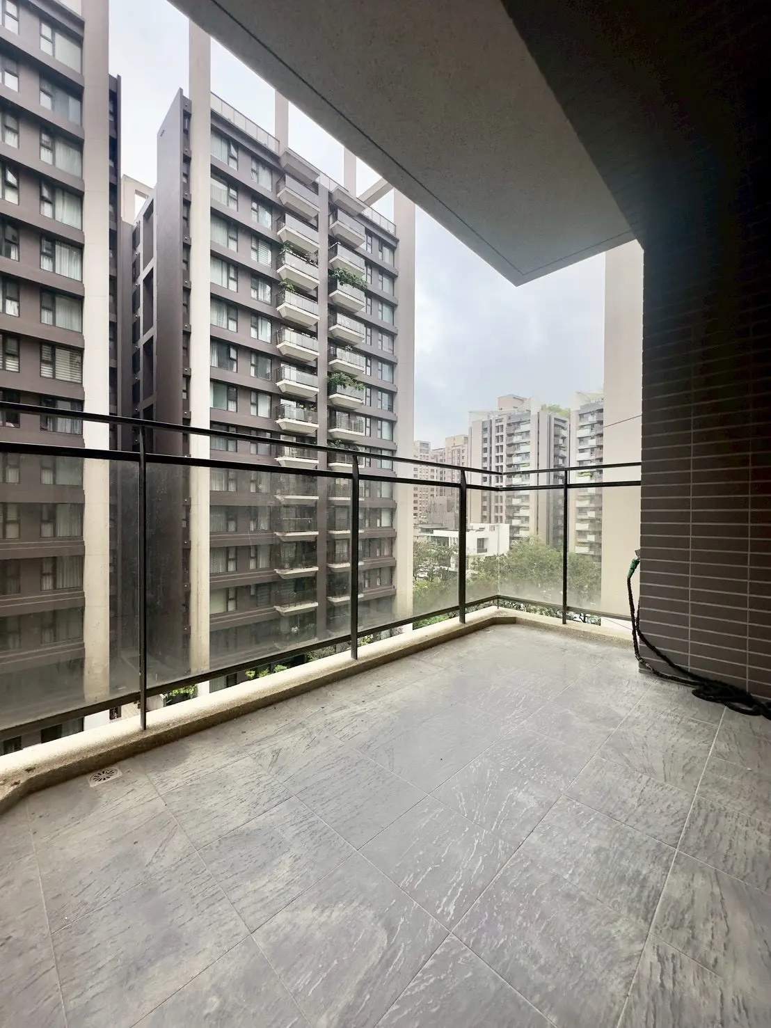 S 14147692 0
