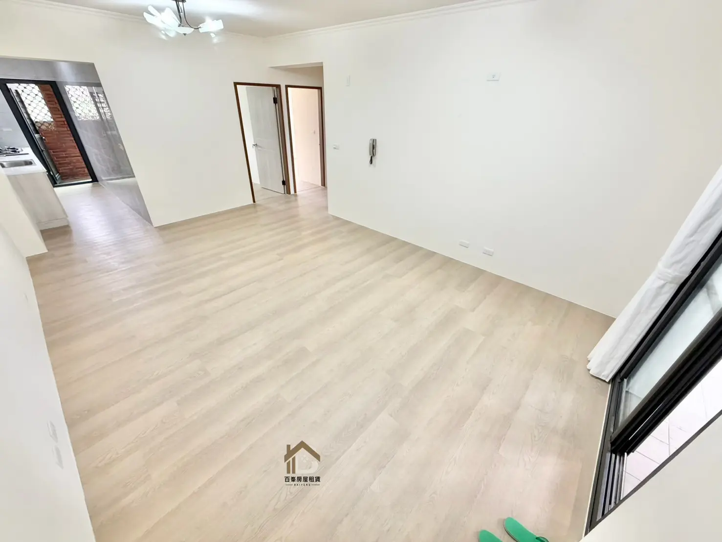 S 45768851 0