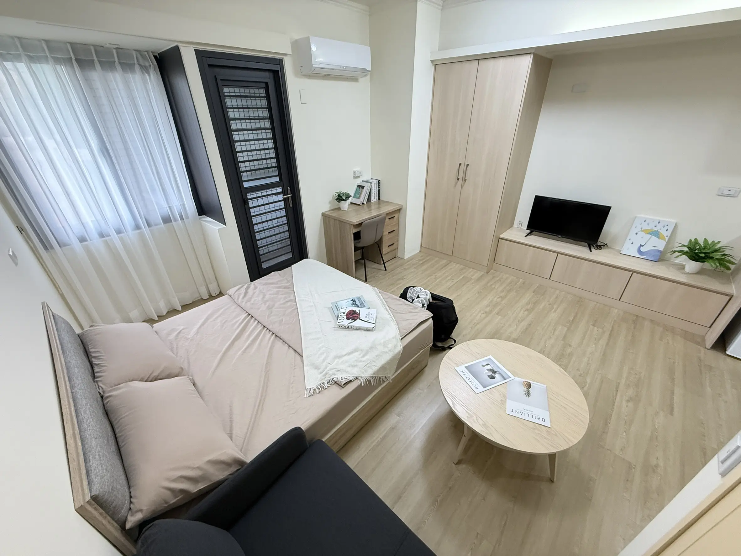 中區 成功路306巷1*號（電梯套房)