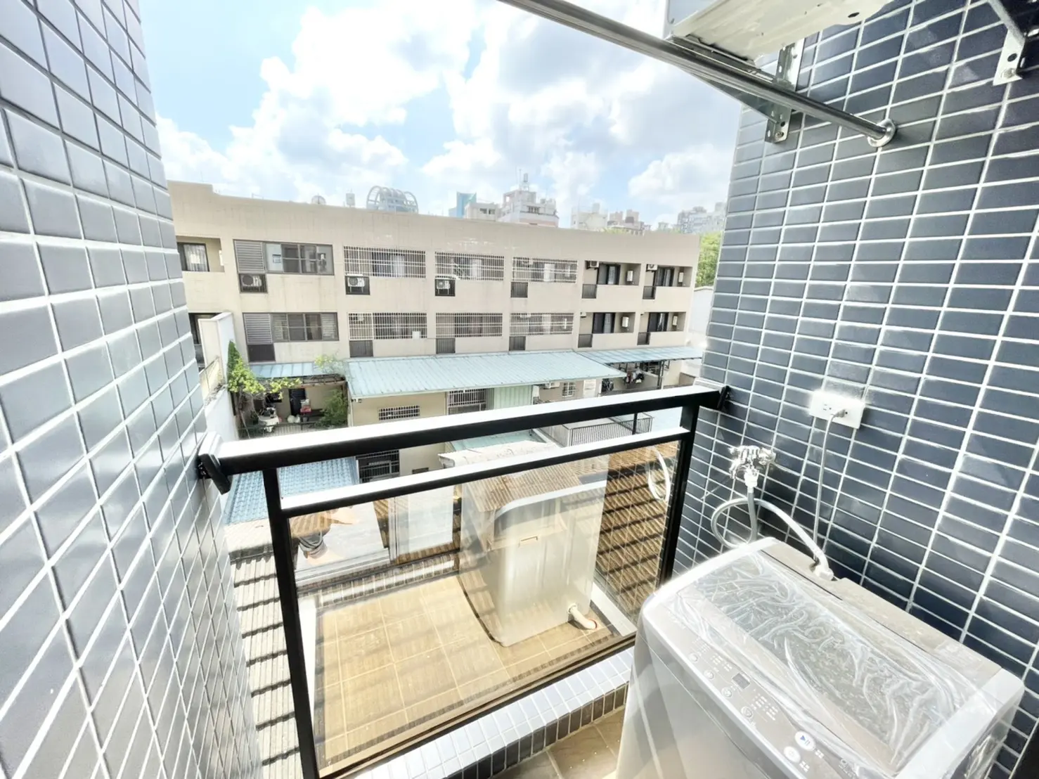 S 48529694 0