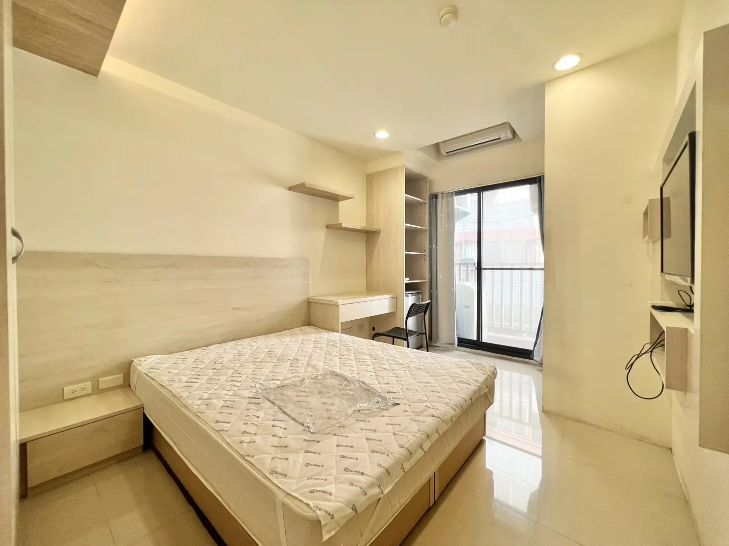 北區 衛道路35巷6弄*號（電梯透天）