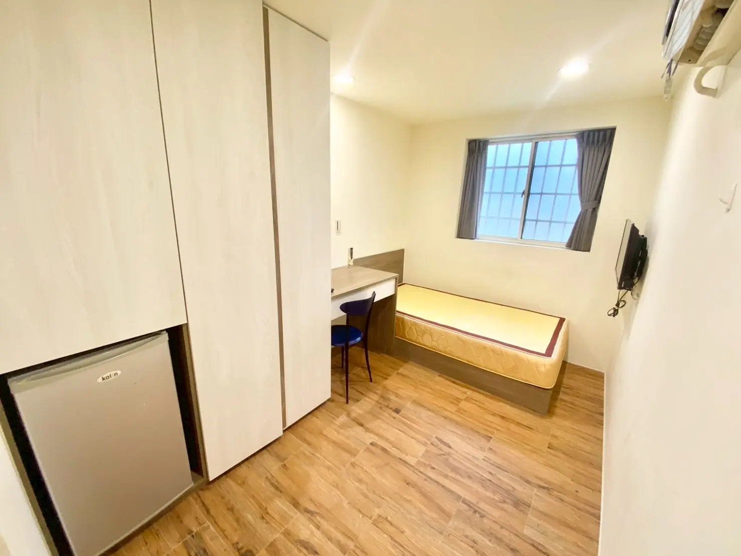 西屯區 文華路5巷*號(電梯透套)