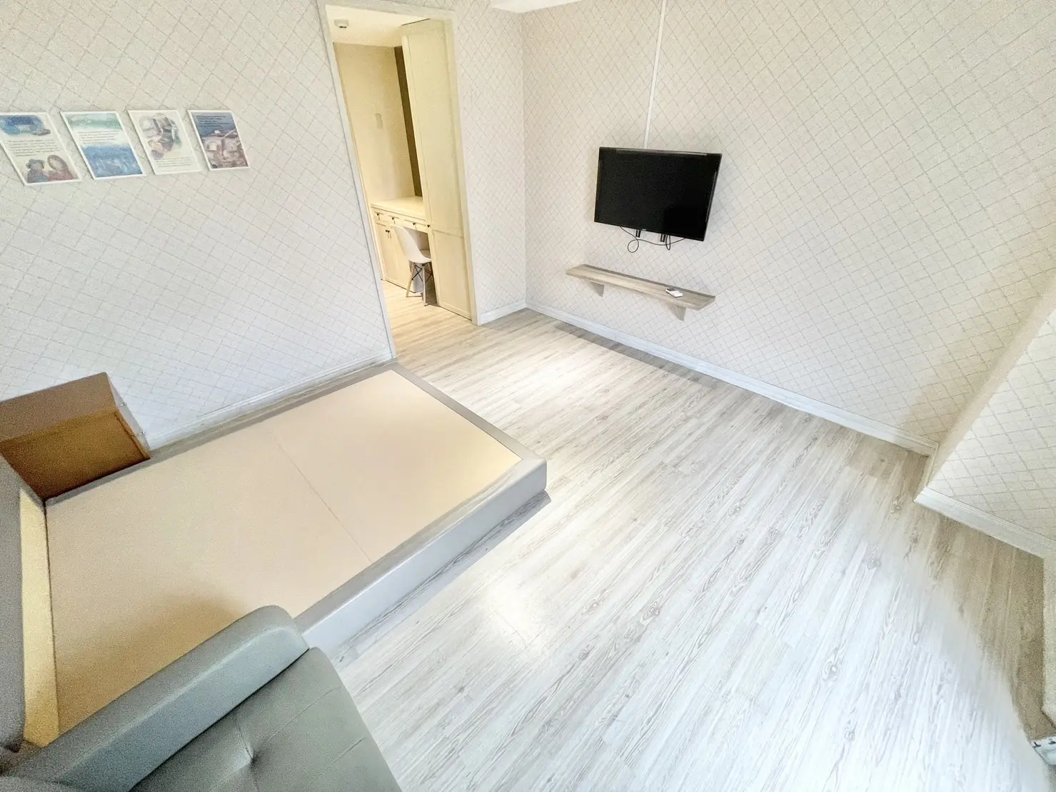S 49053748 0