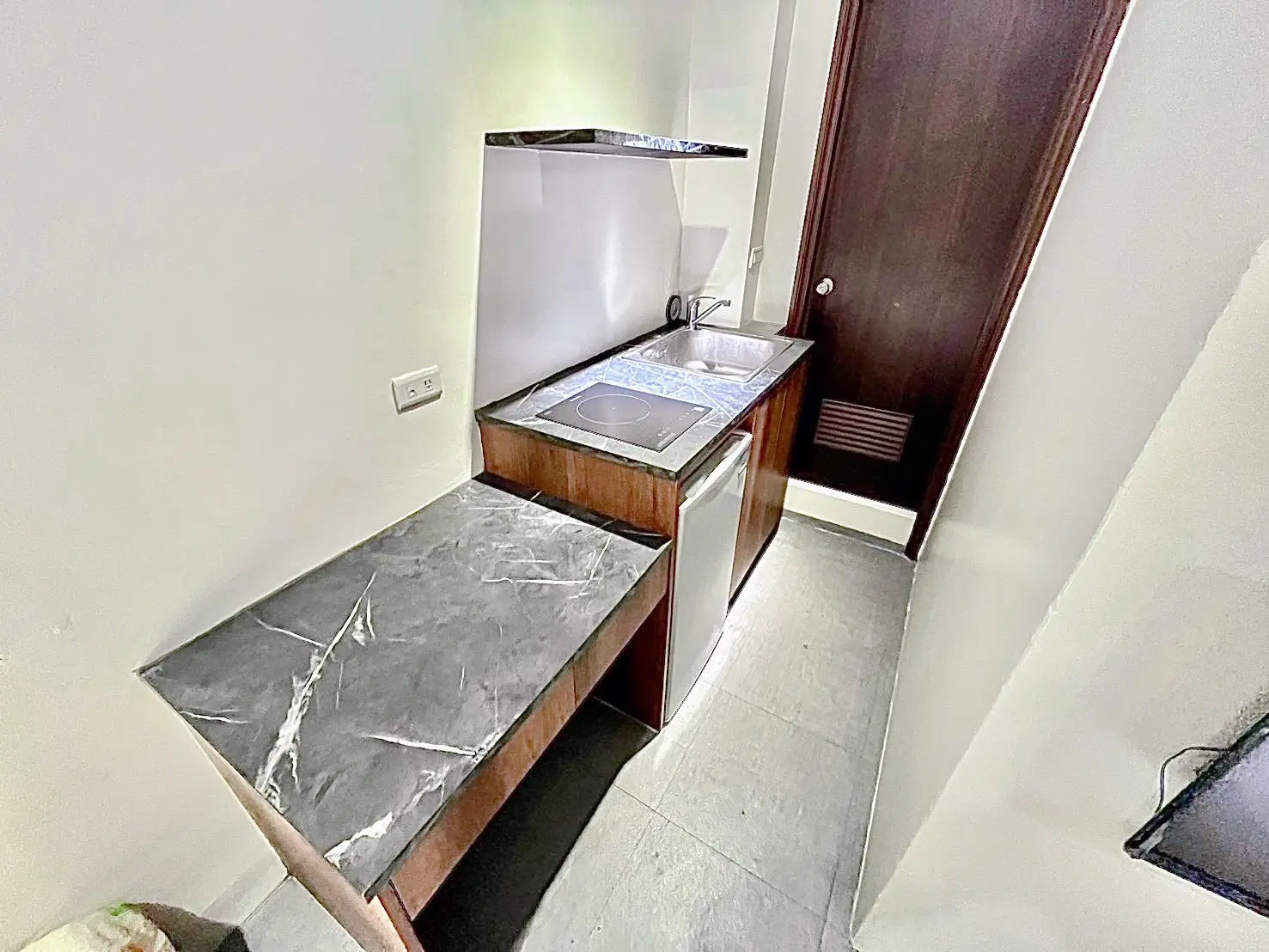 S 556998721 0