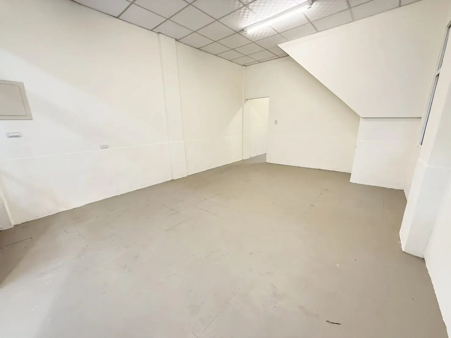 Line Album 南區一樓店面出租 260428 22 0
