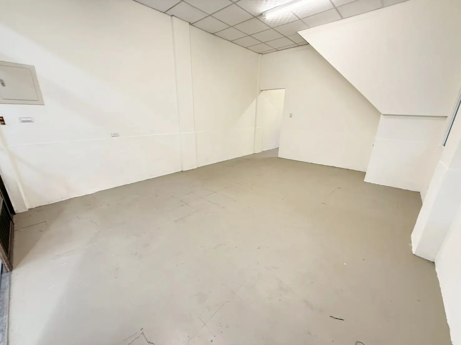 Line Album 南區一樓店面出租 260428 21 0