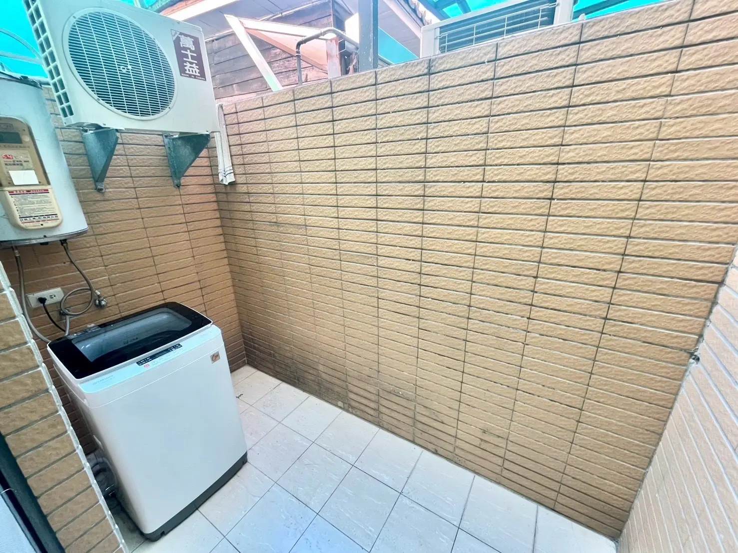 S 562806899 0