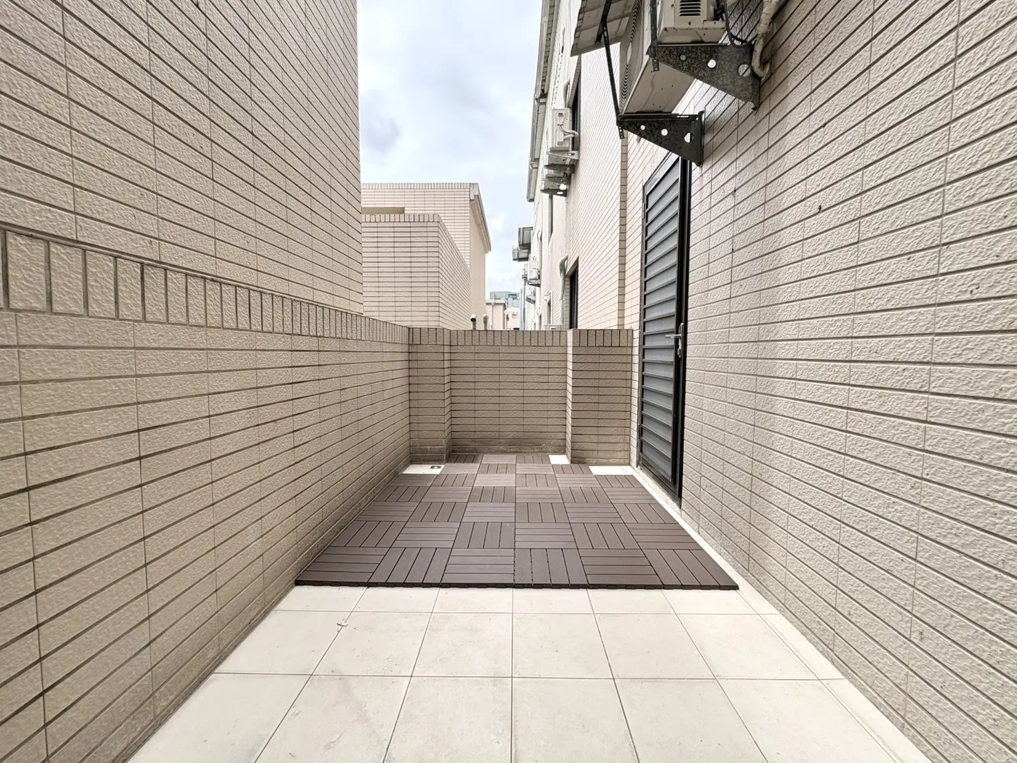 S 40828982 0