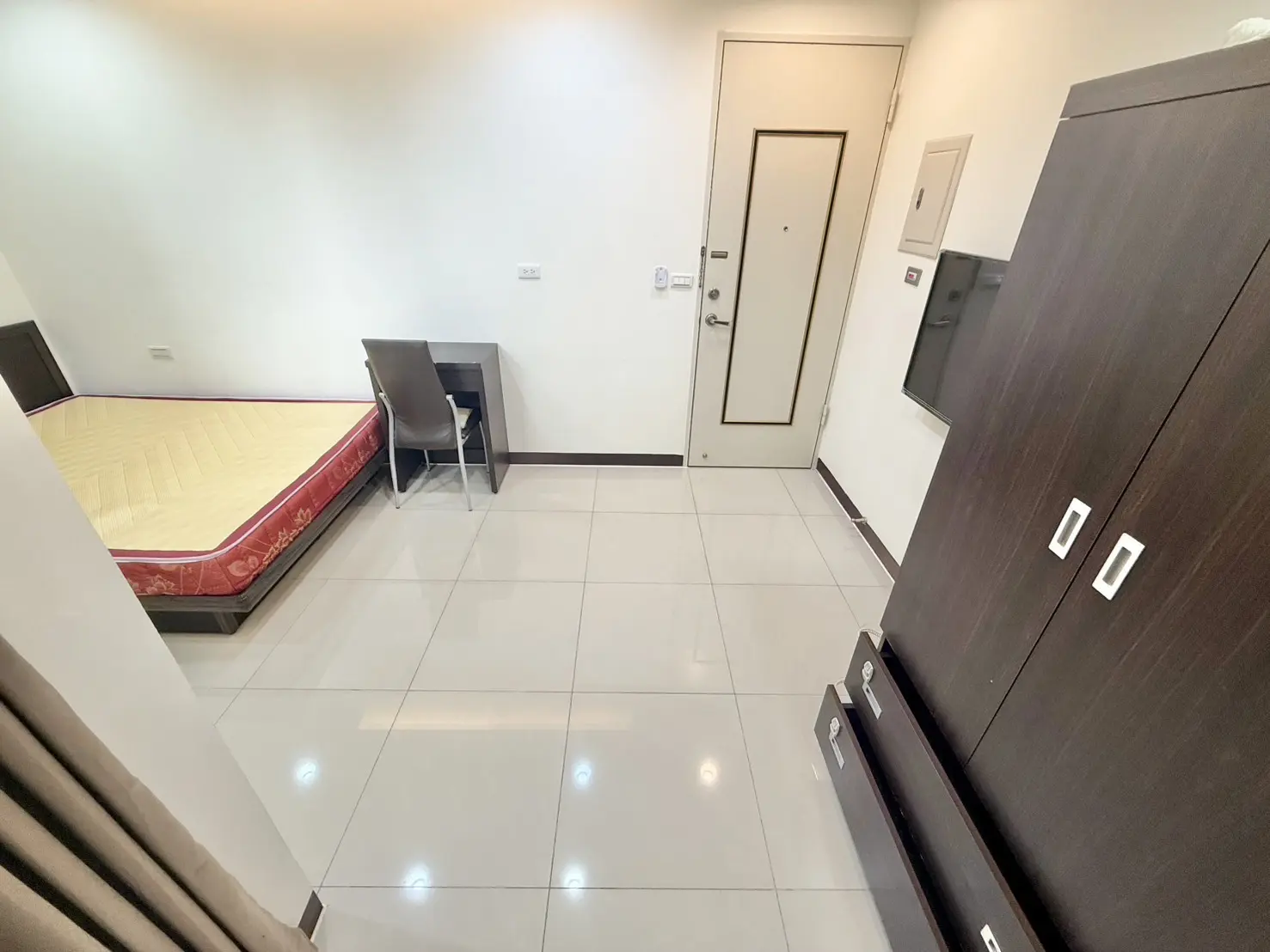 S 48857608 0