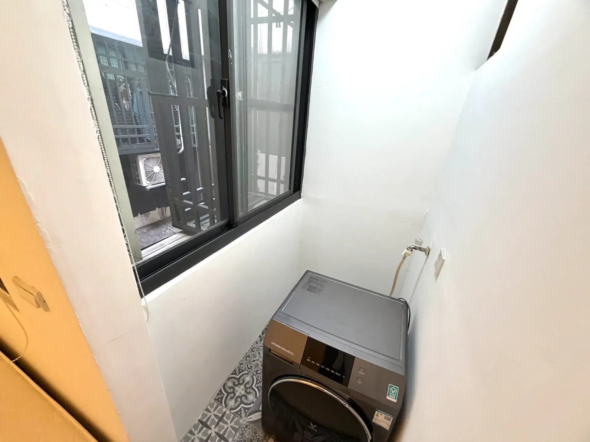 S 18489428 0