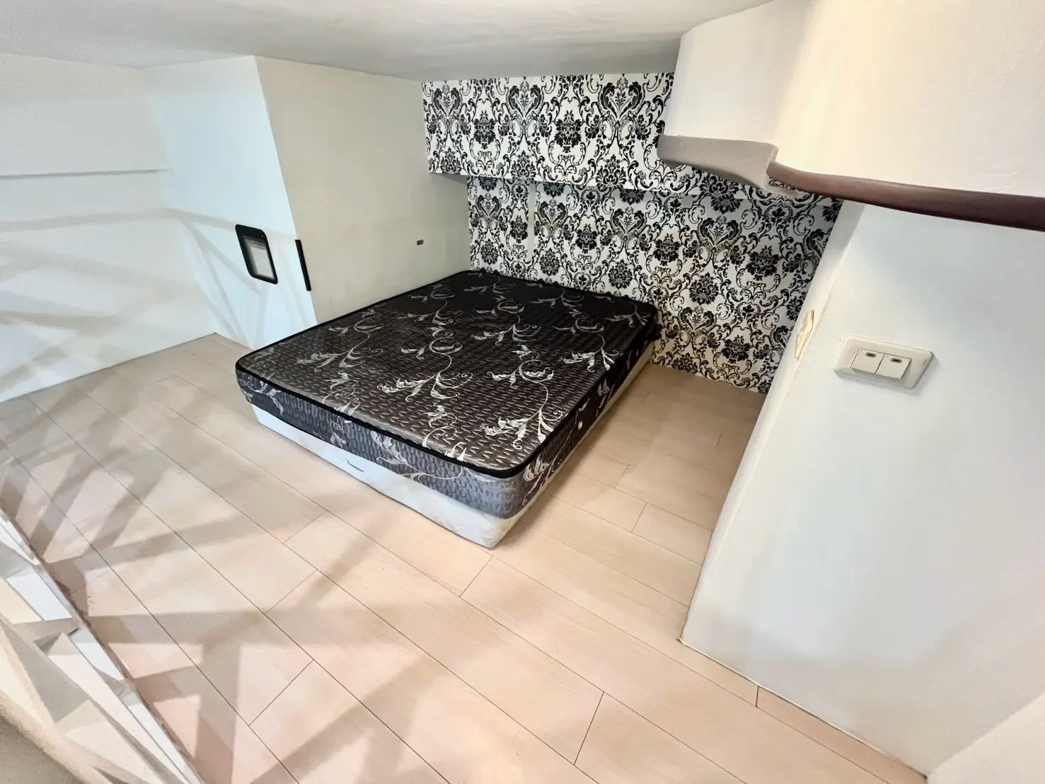 S 573964363 0