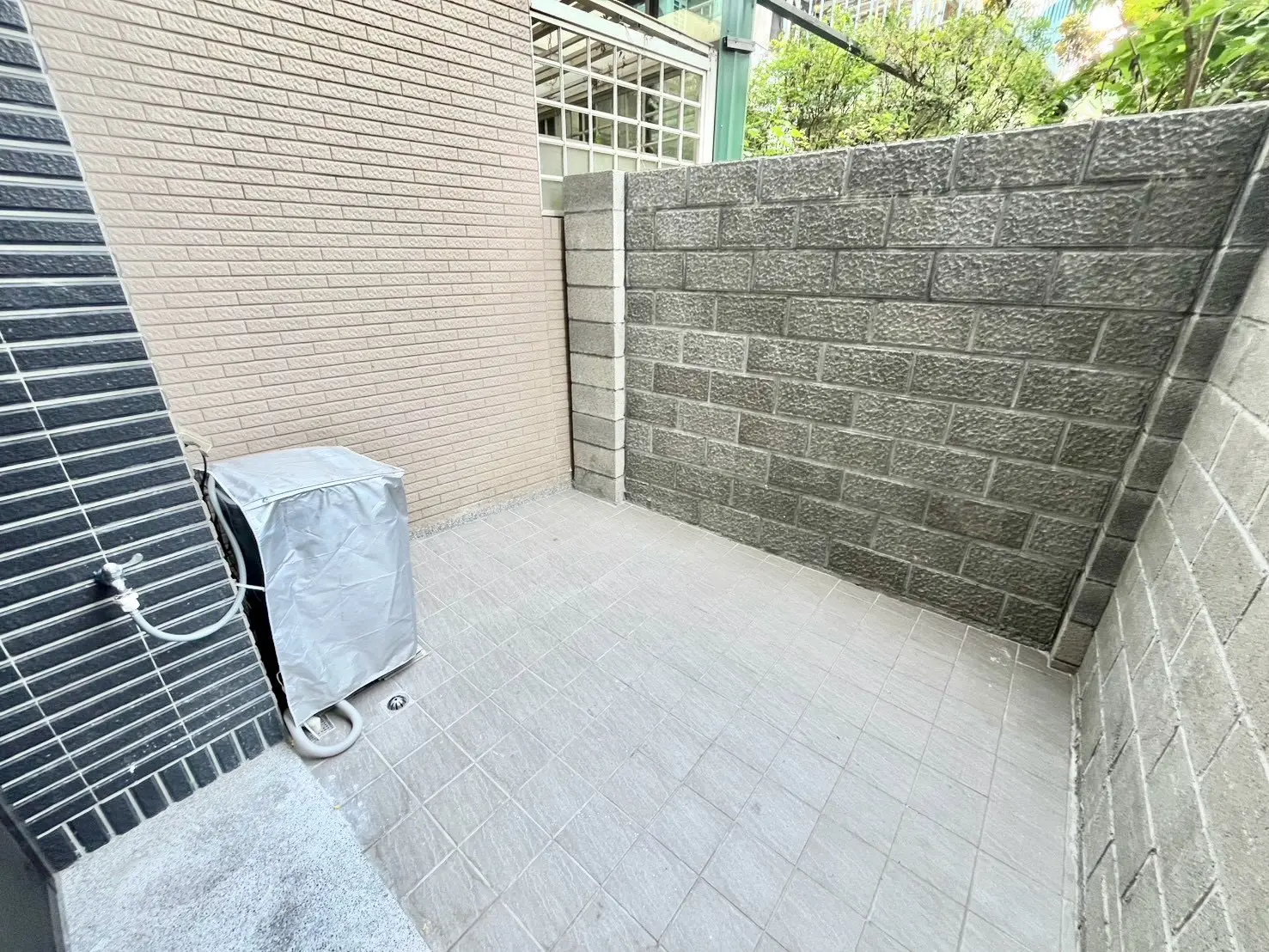 S 599015444 0