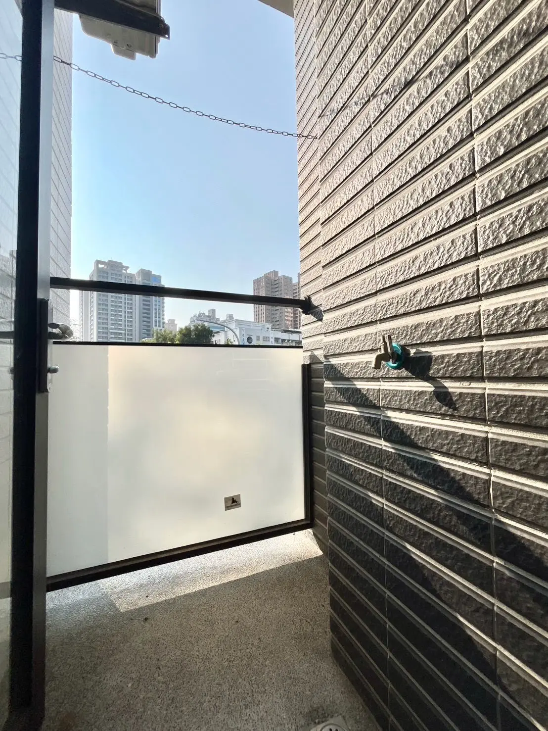 S 588447763