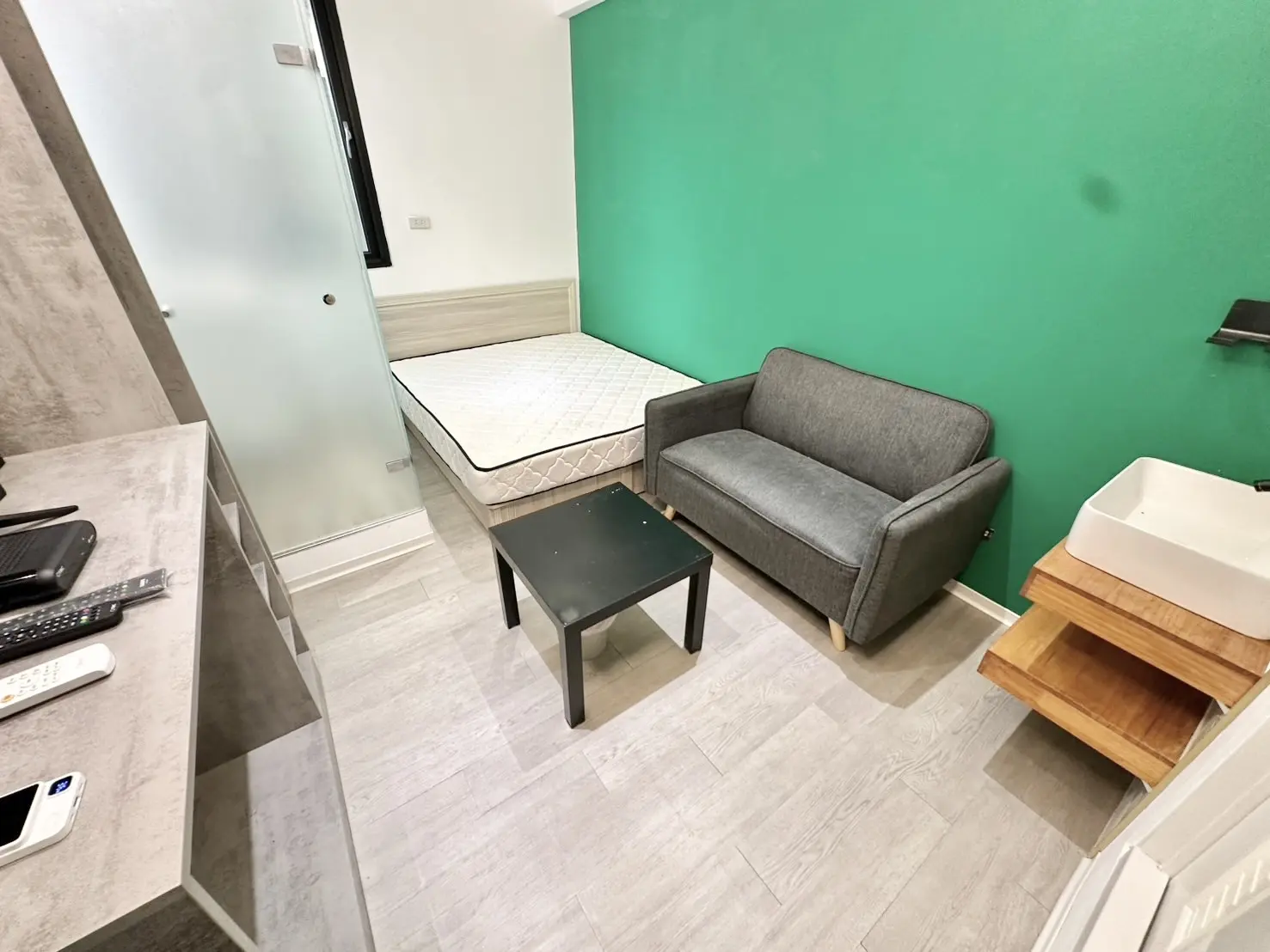 S 221773969 0