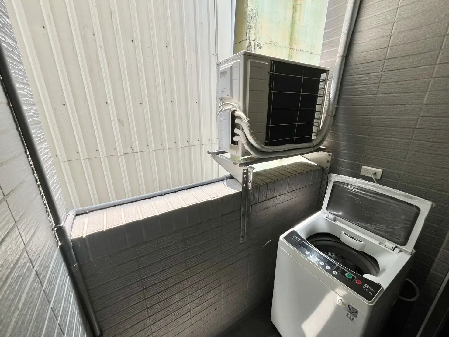 S 582385686 0