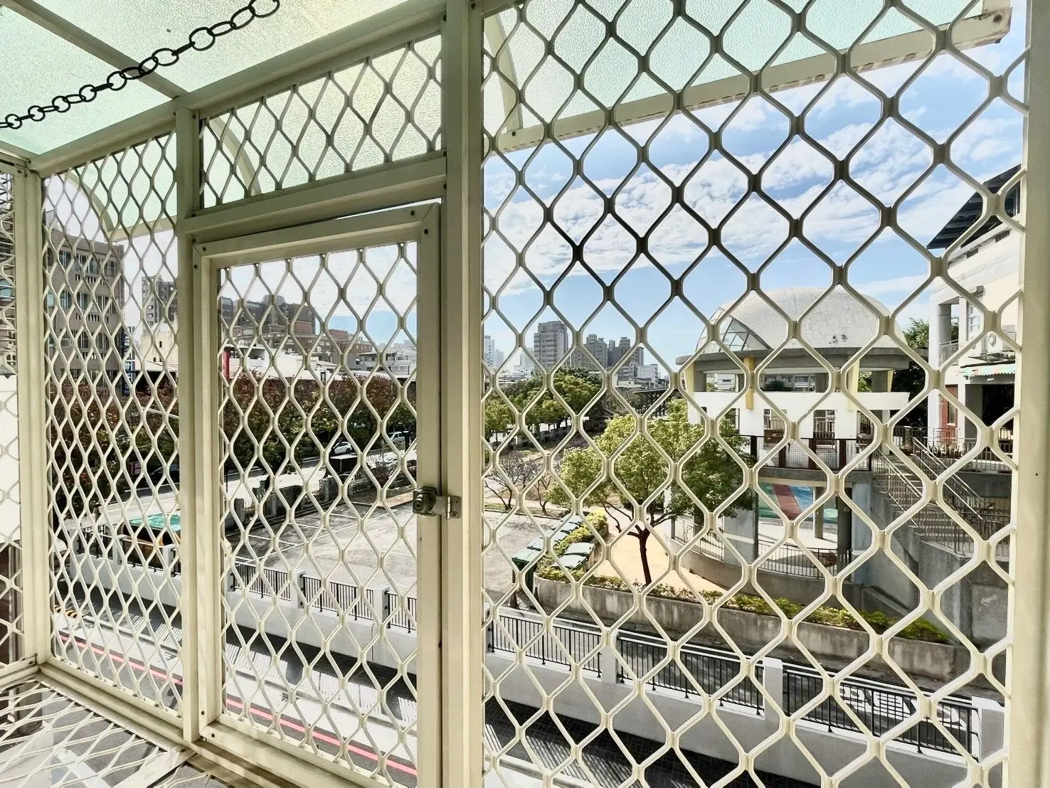 S 586580050 0