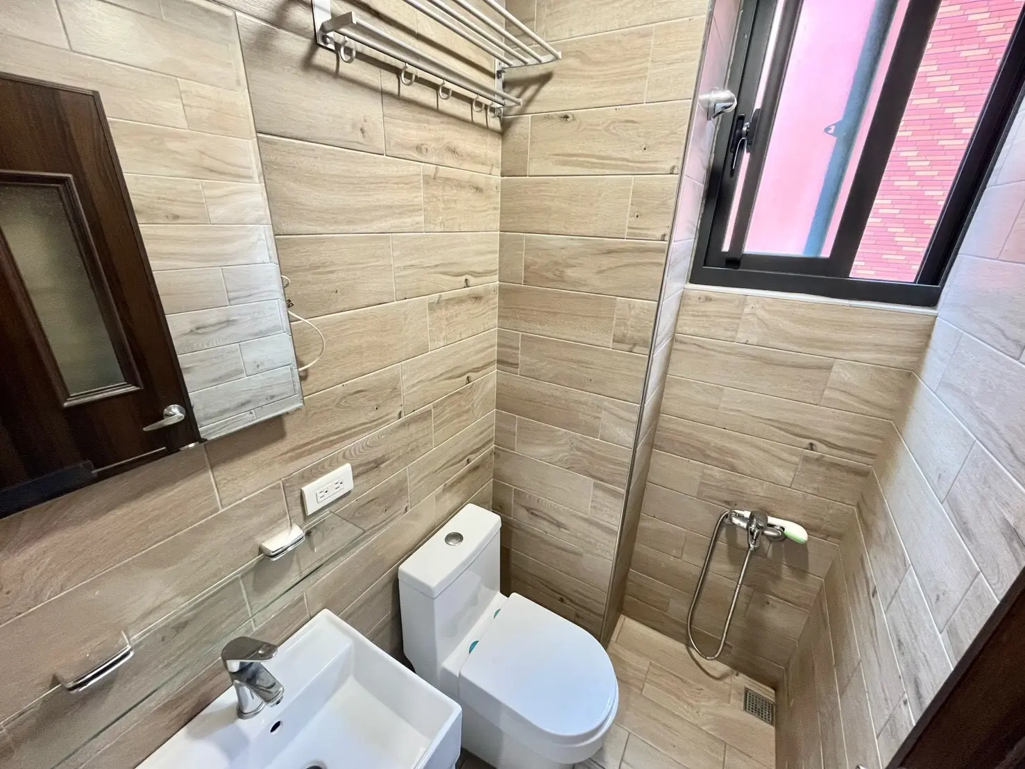 S 582385683 0