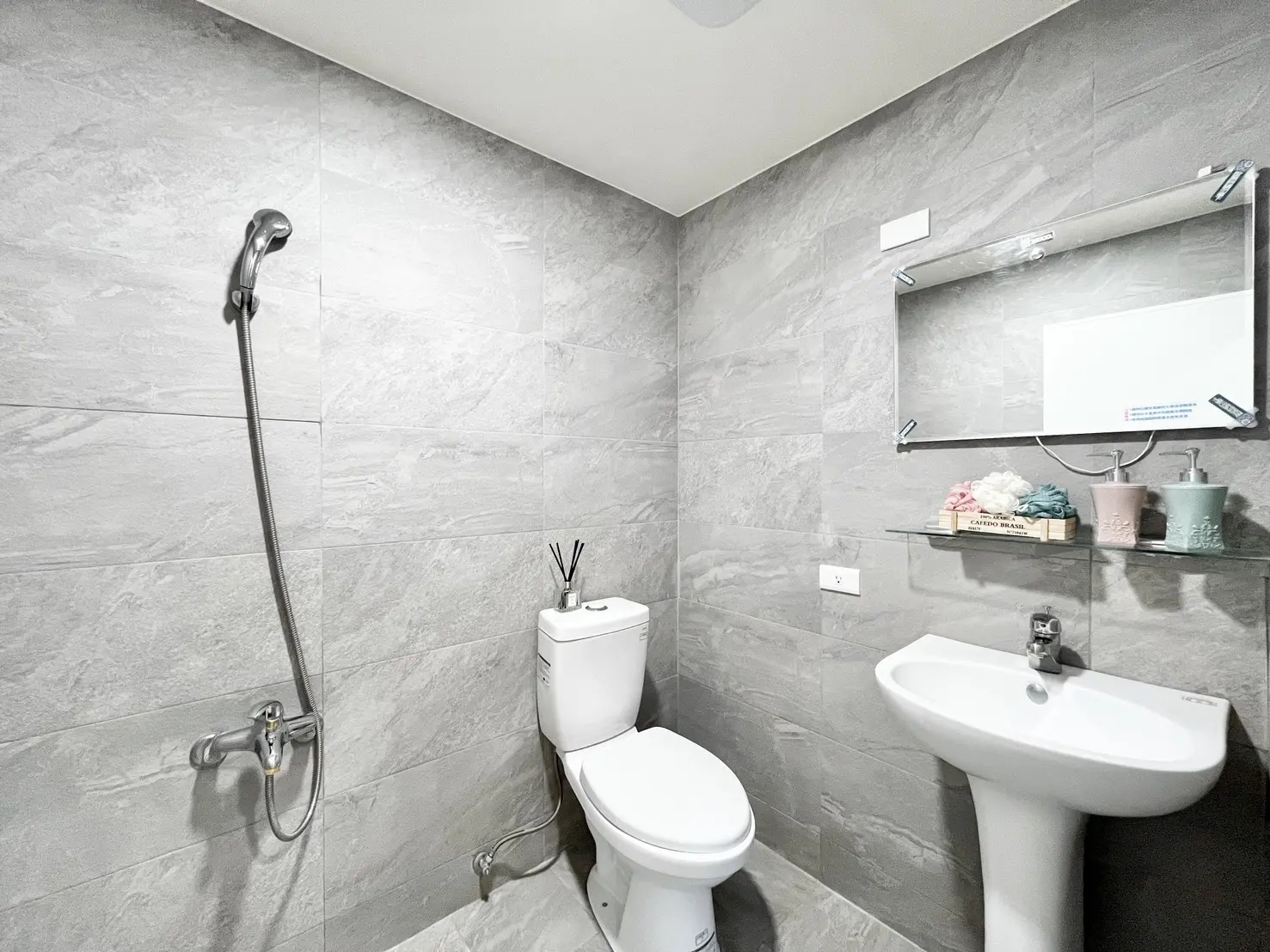 S 48374486 0