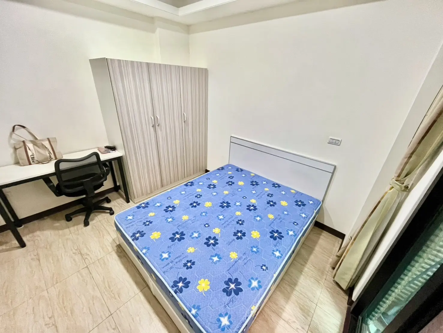 S 586776585 0