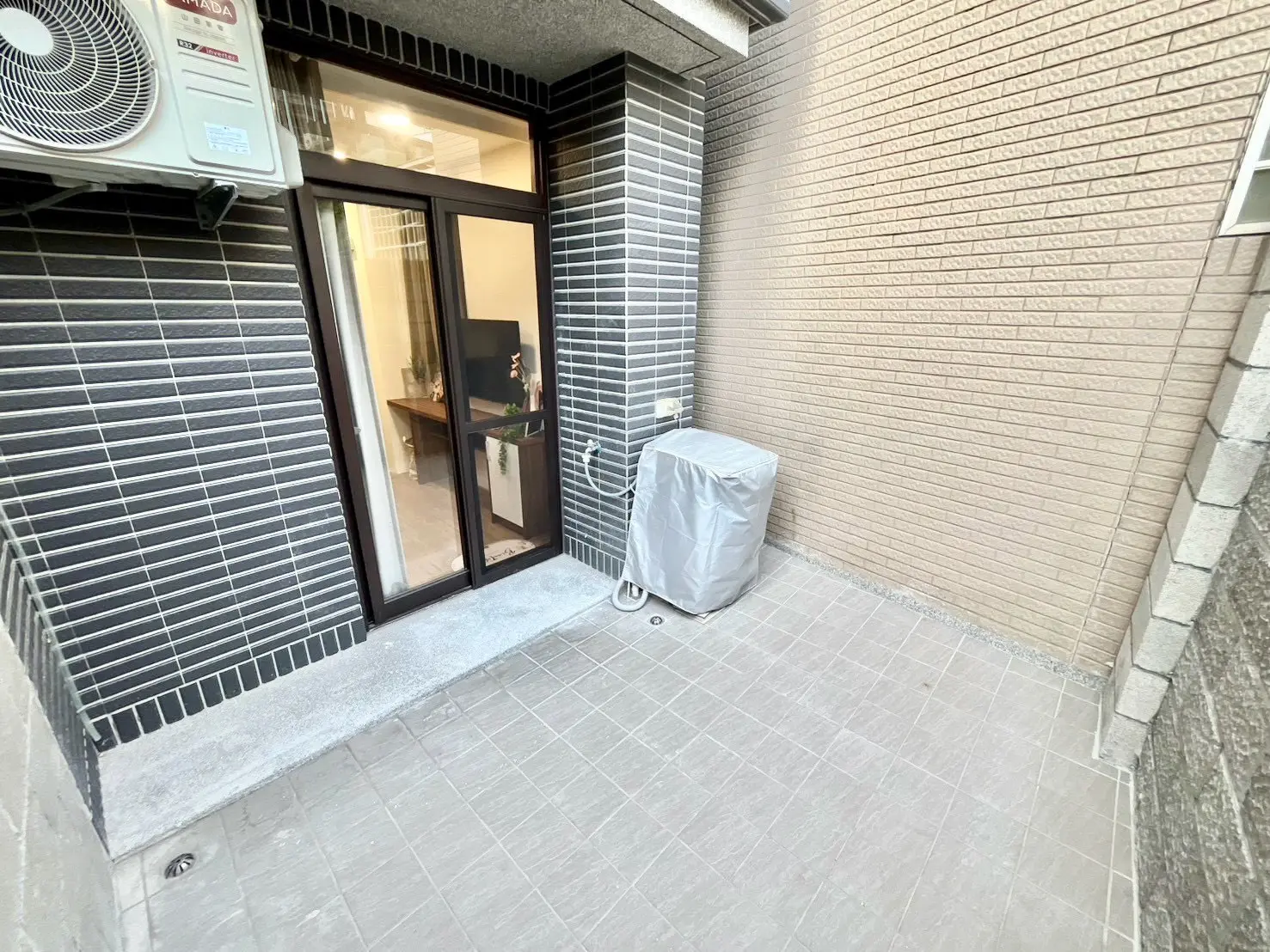 S 599015445 0
