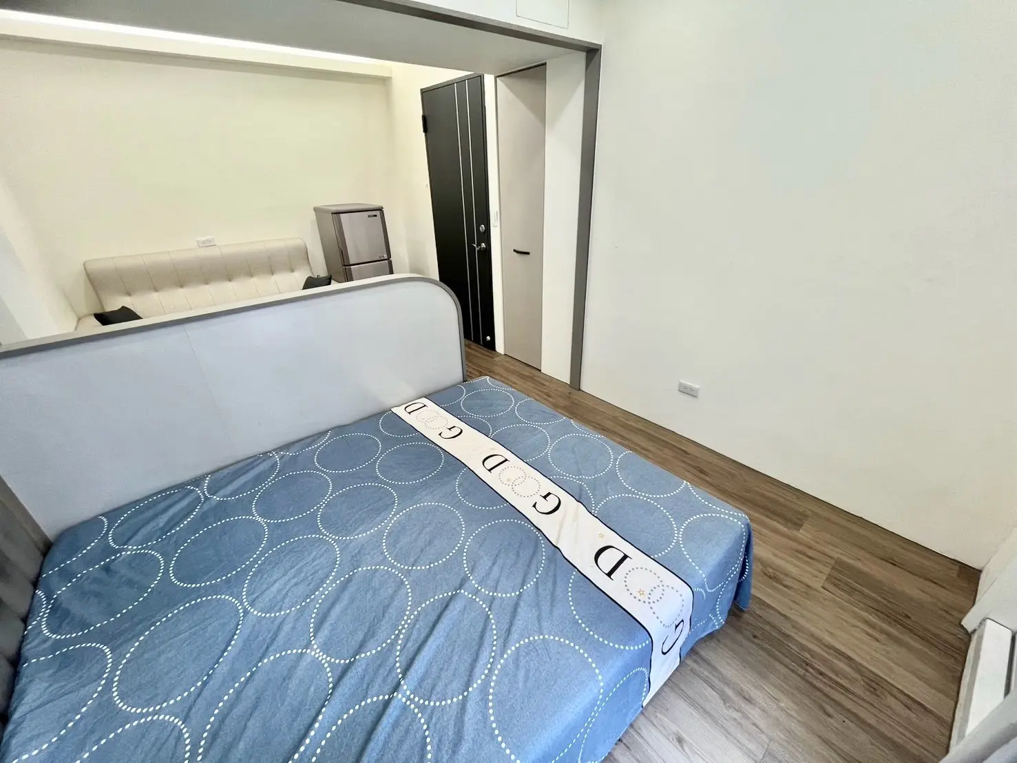 S 599687177 0