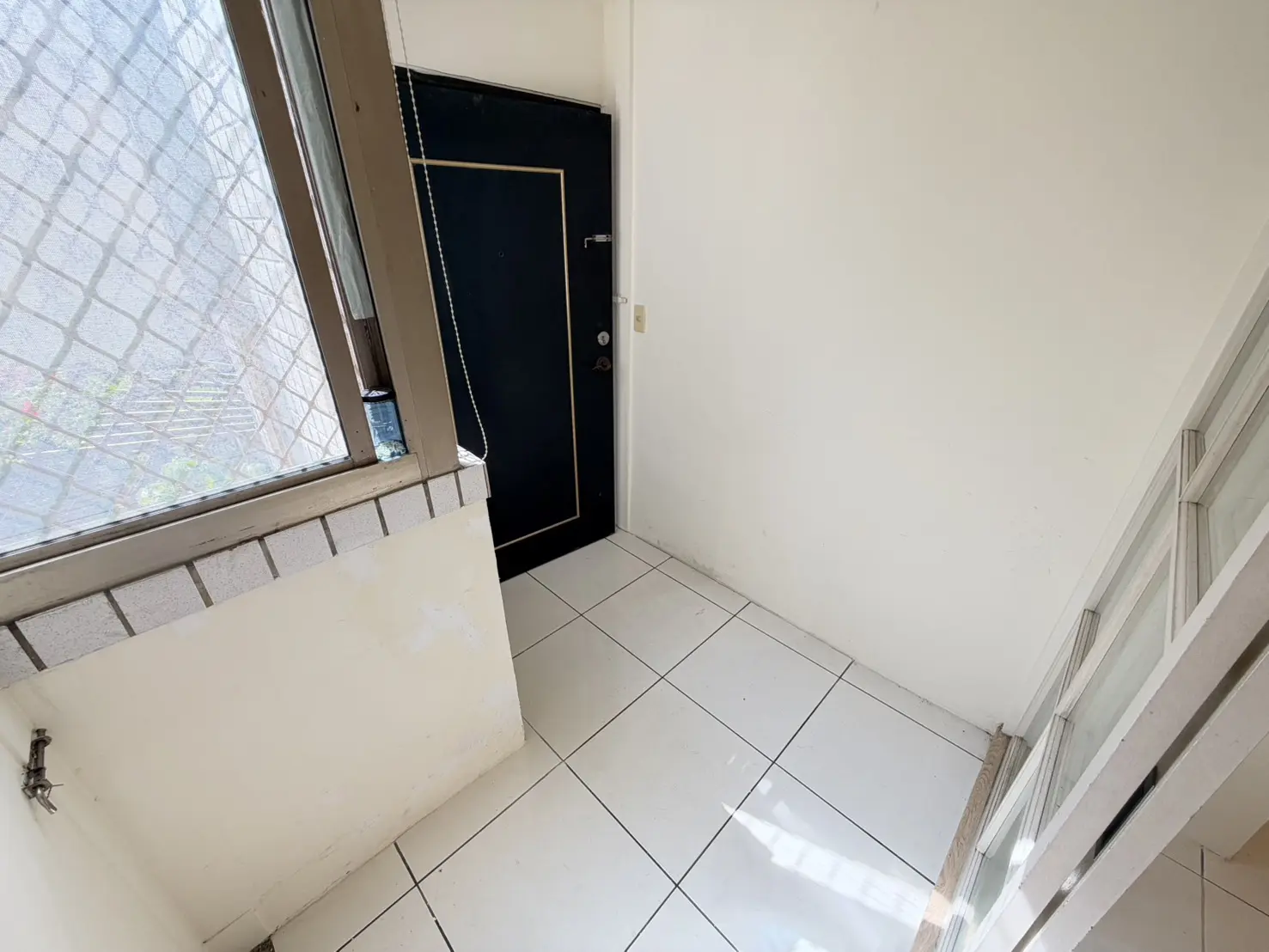 S 8372270 0