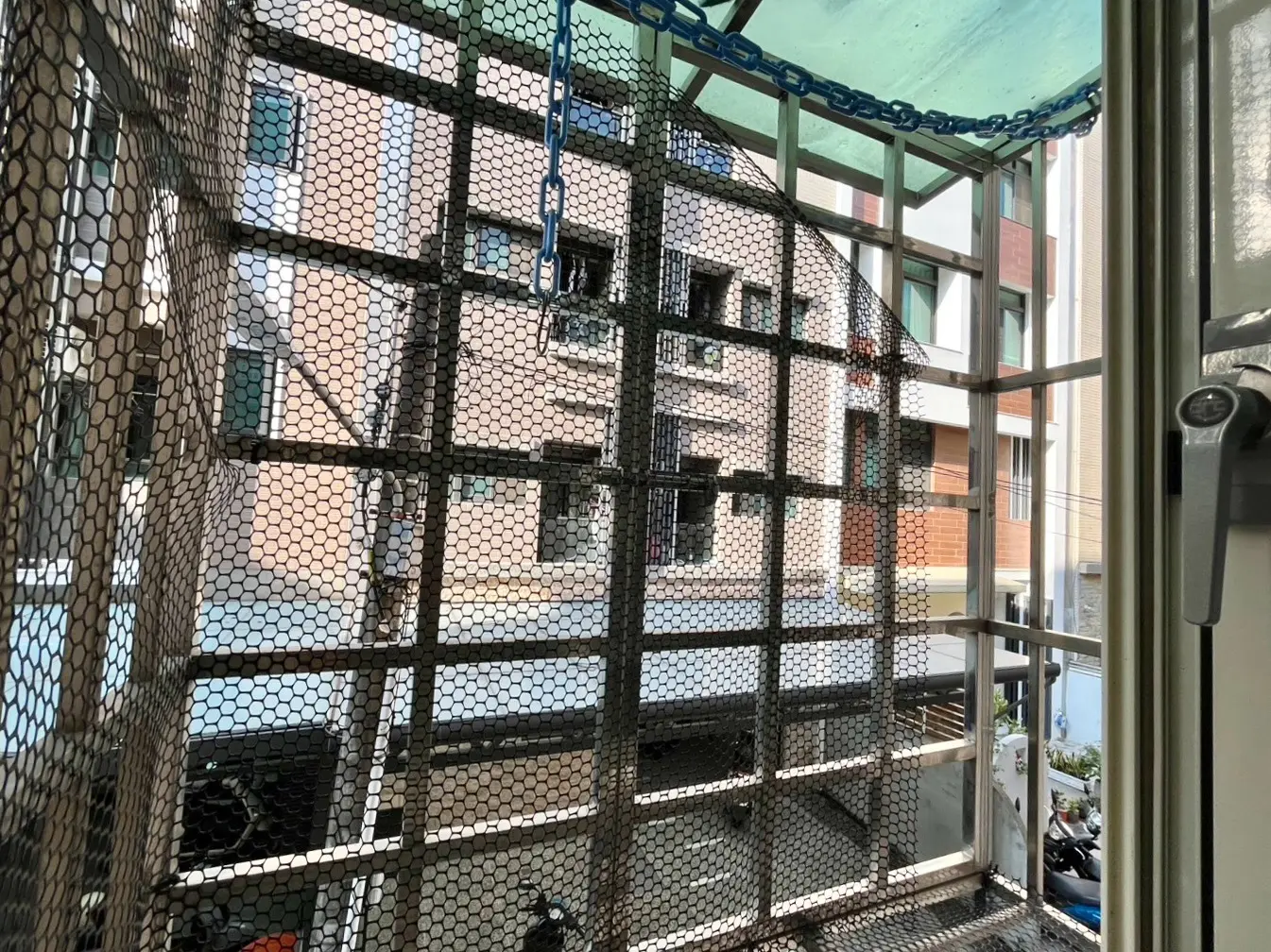 S 602570768 0