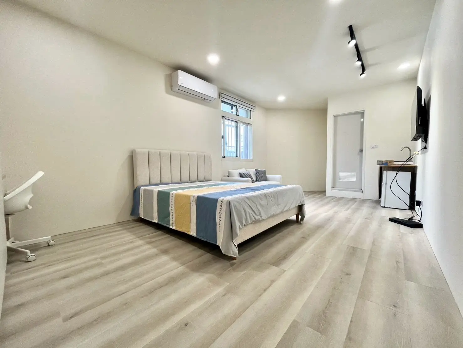 S 607428793 0