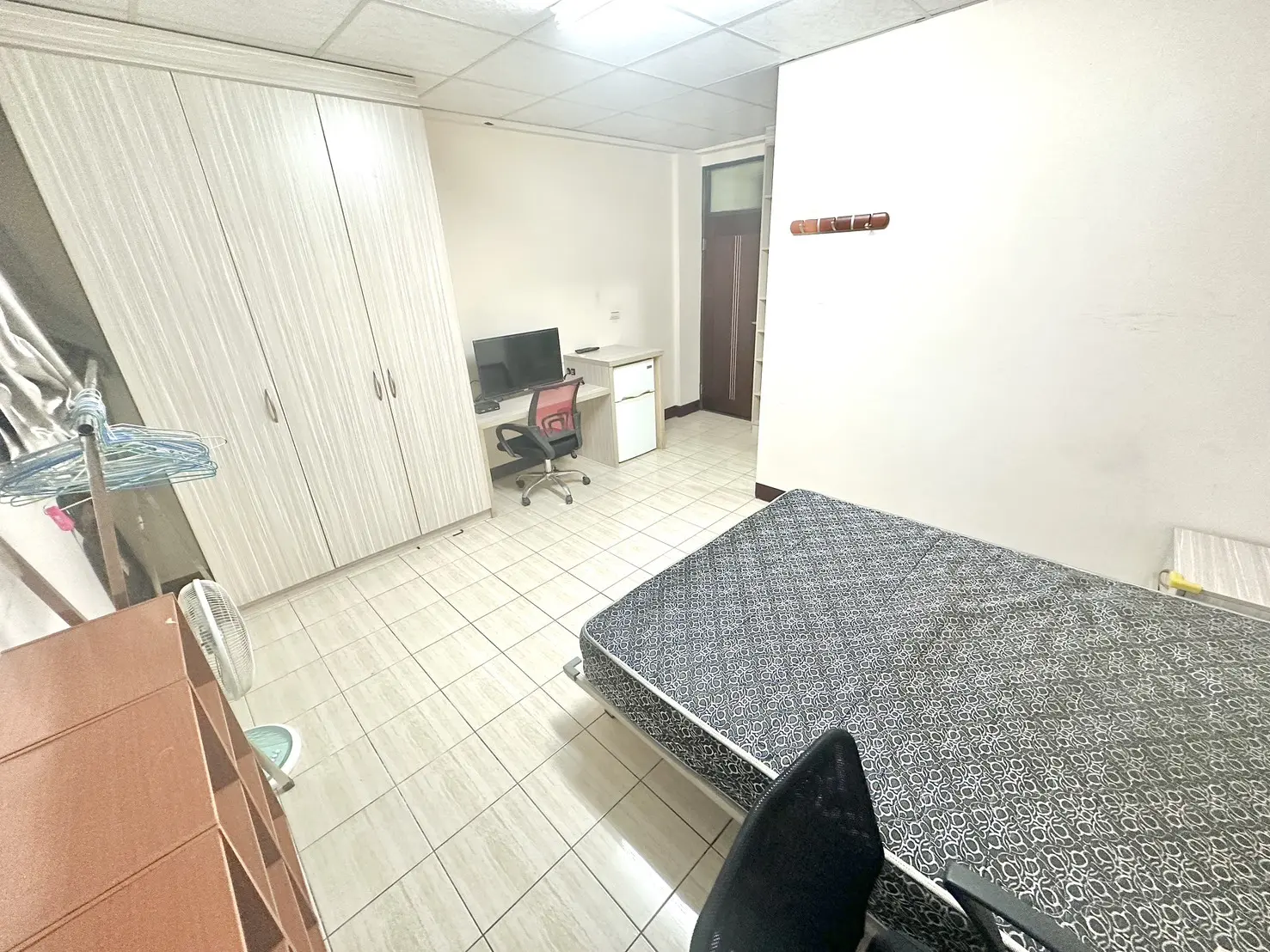 S 16351366 0