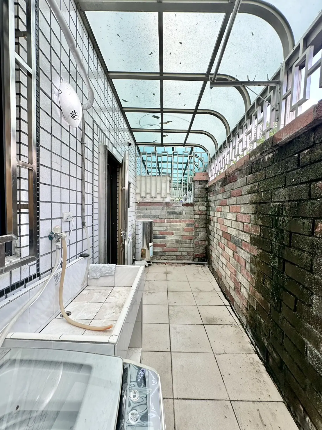 S 89776608 0